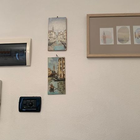 キオッジャCasa Manuela Non Turisti Ma Ospitiアパートメント エクステリア 写真