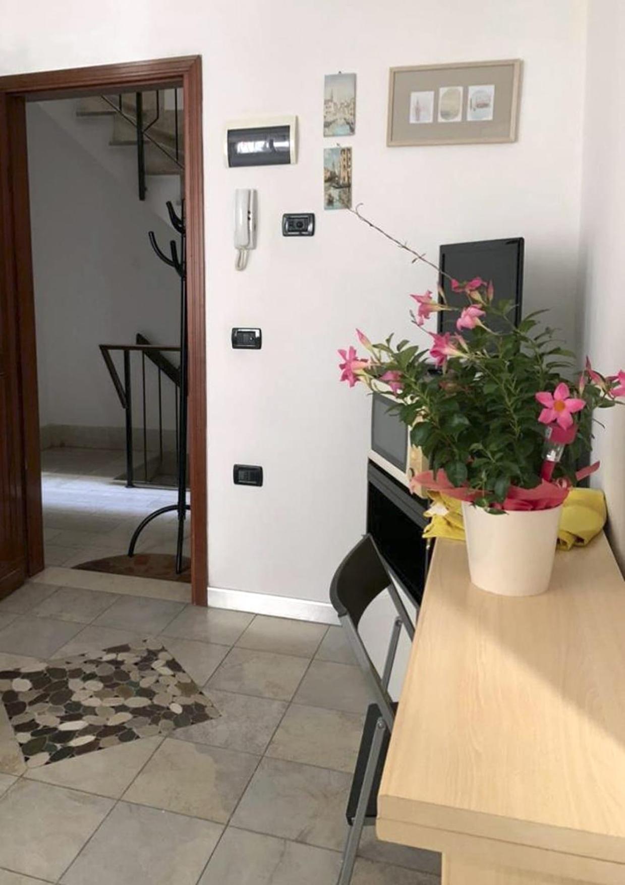 キオッジャCasa Manuela Non Turisti Ma Ospitiアパートメント エクステリア 写真