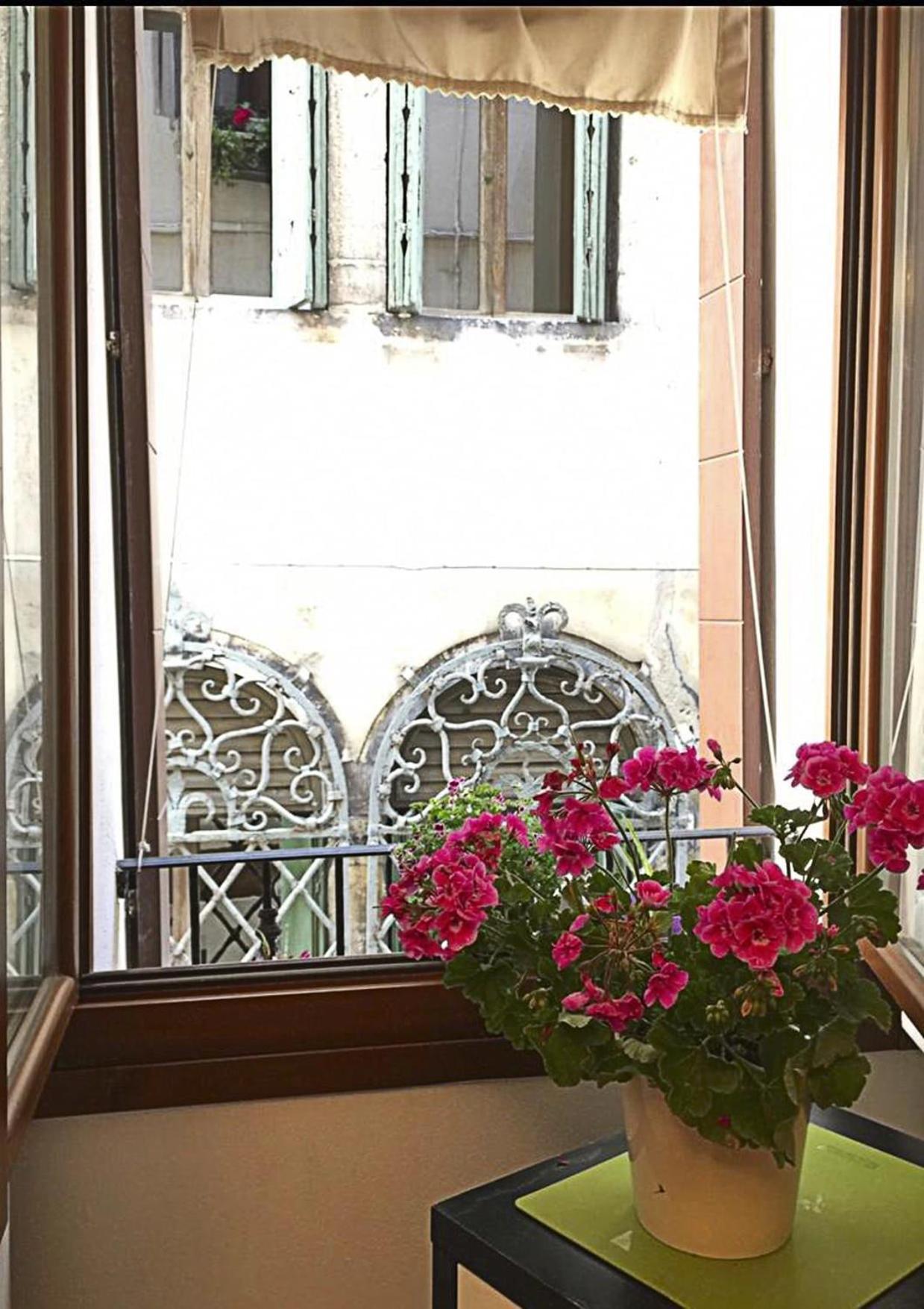 キオッジャCasa Manuela Non Turisti Ma Ospitiアパートメント エクステリア 写真