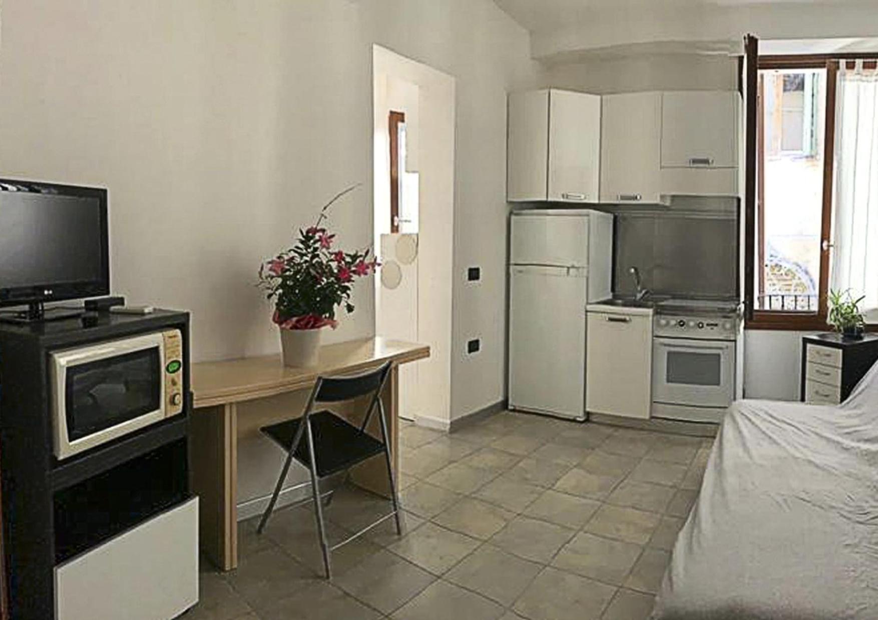キオッジャCasa Manuela Non Turisti Ma Ospitiアパートメント エクステリア 写真